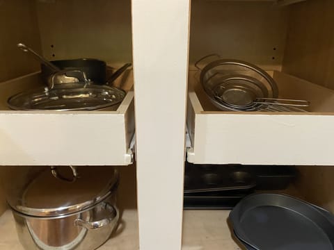 All the kitchen utensils you need to cook and enjoy home meals.