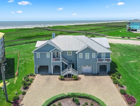 Plenty of parking available & quick access to the beach crossover & Pointe West Beach Club