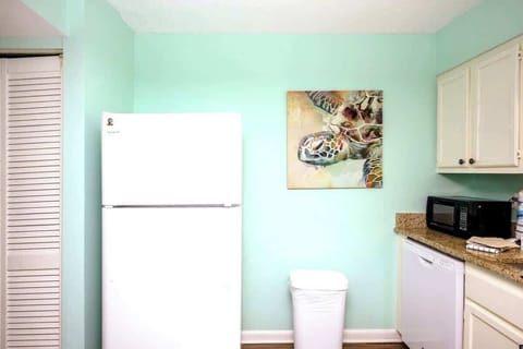 If you plan to cook during your trip, we encourage you to bring along any spices, condiments, & oils you may need as we do not provide any perishable or non-perishable items.