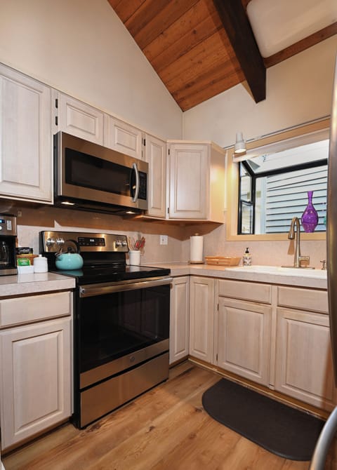 Fully equipped kitchen for dining in.