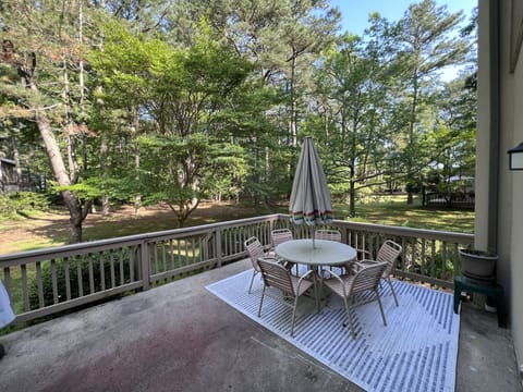 Outdoor Deck with Umbrella & Seating for 6