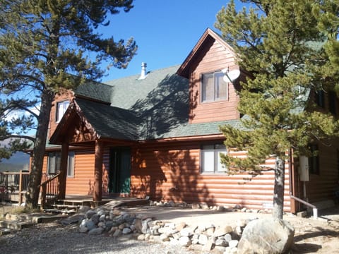 Spacious home on a private 3 acre lot with views of the continental divide!