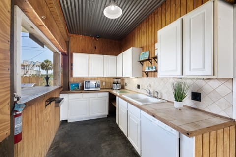 The lower kitchen features running water, blender, and nearby fridge/freezer.