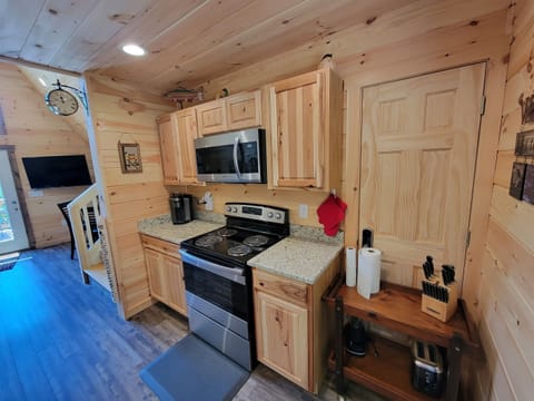 Full Size stove. Granite countertops