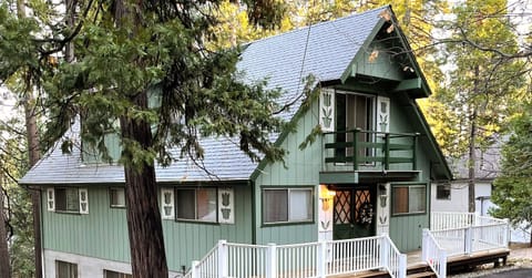 Access to a private HOA Lakemont Pines lake - 7 min drive (5 passes). 