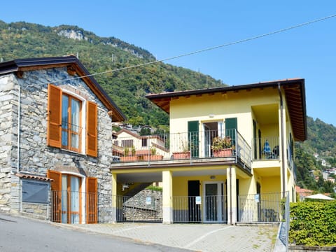 House, Property, Building, Real Estate, Home, Architecture, Residential Area, Facade, Material Property, Neighbourhood