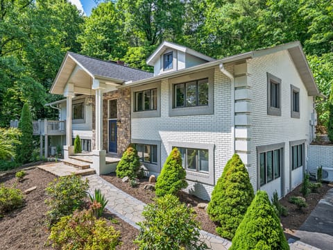 Entry from driveway on right