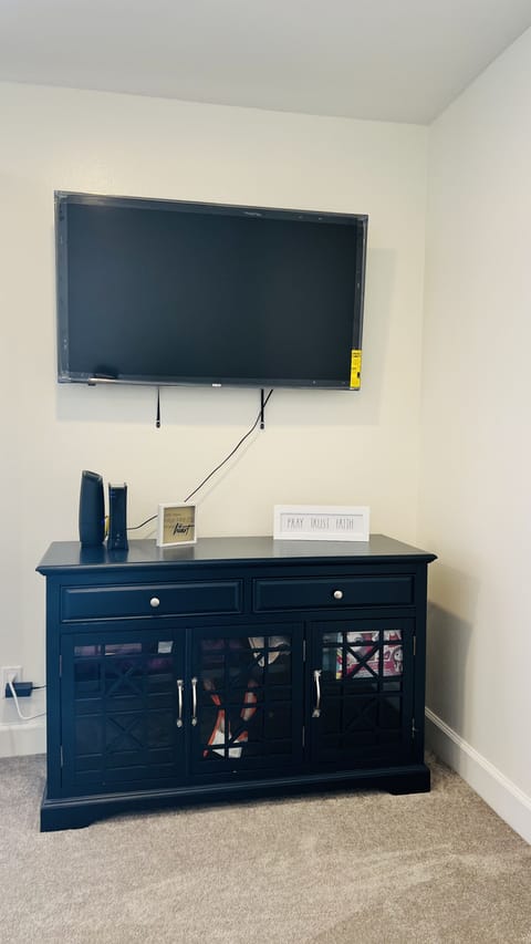 2 55” Smart TVs w/Roku, Netflix, and Hulu with WiFi included for entertainment.