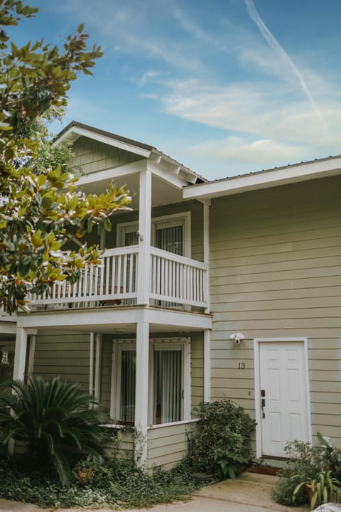 Britt's Creek Condo in the heart of downtown Ocean Springs