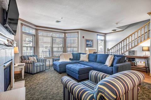 Sheboygan Vacation Rental | 4BR | 3BA | Stairs Required | 2,075 Sq Ft
