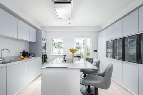 Kitchen at 1 The Strand, Porth, Cornwall, self catering with Beach Retreats.