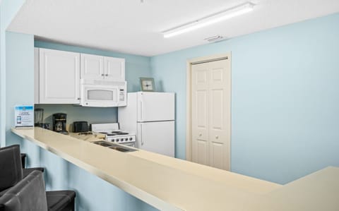 Kitchen with Breakfast Bar