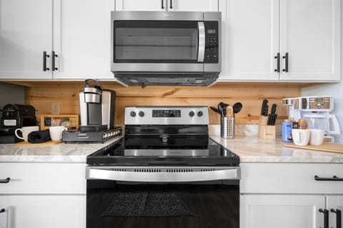 Whether you’re making pancakes or popcorn, this kitchen’s got you covered.