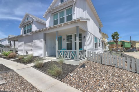 Outdoor - Welcome to 5 O’Clock Chateau MV2D, where every hour feels like vacation o’clock.