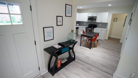 Side view guest center and view into Kitchen