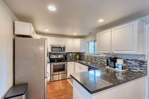 Complete kitchen with granite countertop