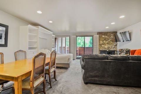 Flooring, Couch, Furniture, Chair, Living Room