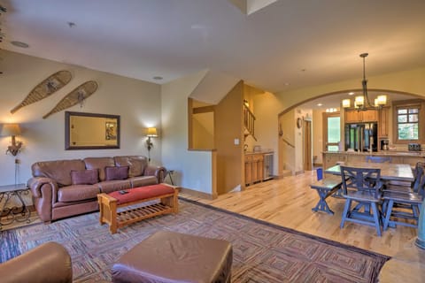 Home Decor, Living Room, Indoors, Furniture, Flooring