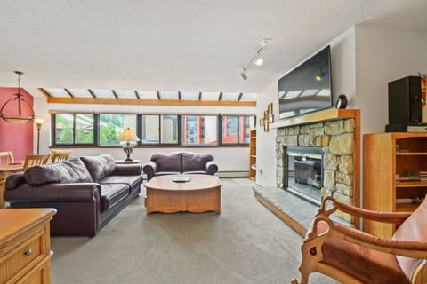 Furniture, Living Room, Indoors, Room, Building