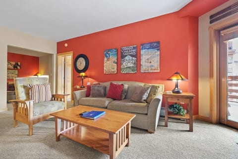 Furniture, Living Room, Room, Indoors, Table