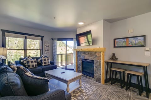 Furniture, Indoors, Living Room, Couch, Table