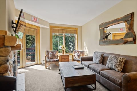 Living Room, Room, Indoors, Furniture, Couch