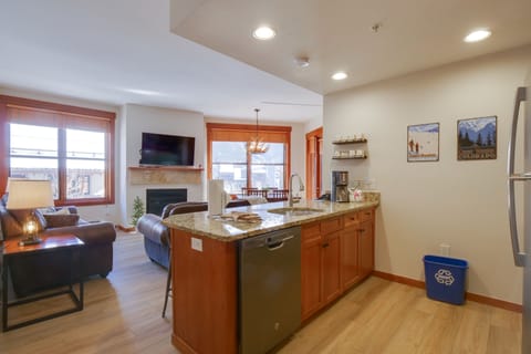 Floor, Flooring, Indoors, Furniture, Living Room