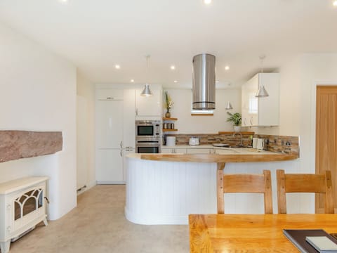 Kitchen/diner | Rose Cottage - Courtyard Cottages, Inverness
