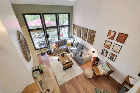 Natural Light, high ceilings welcome you w Wood fireplace for cozy winter stays