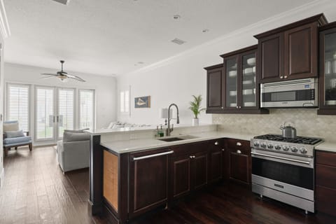 Kitchen bar area overlooking family room