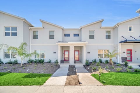 Beautiful 4 bed 3 bath townhome located in Storey Lake Resort