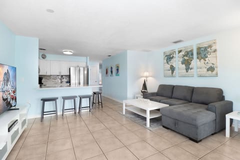 Extendable couch for Queen bed