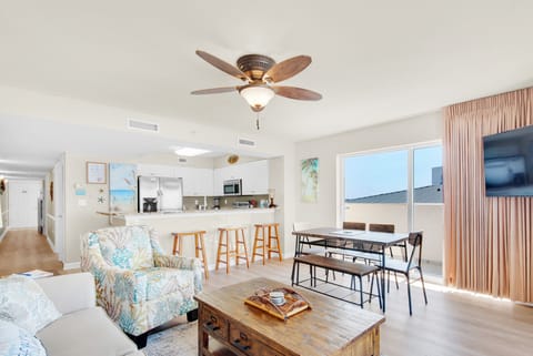 Dining table seats 6