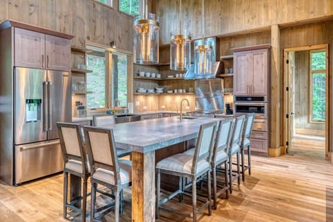 324grnridgemtnrd-0415_AuroraHDR2019-edit