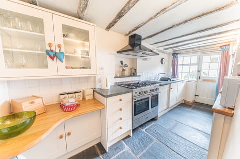 Bowmanstead Cottage Coniston kitchen