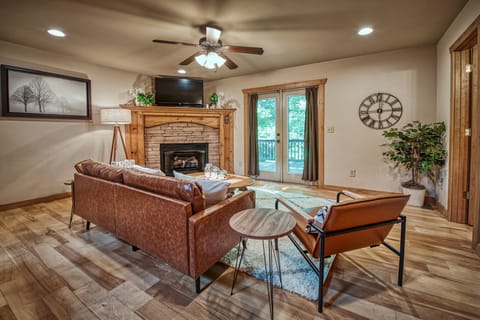 Living room, perfect place to gather! Couch has since been updated to a new one.