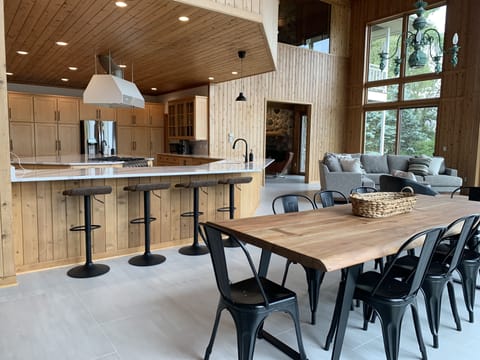 Kitchen counter seating