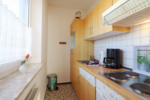 Kitchen, Technical devices, trash can