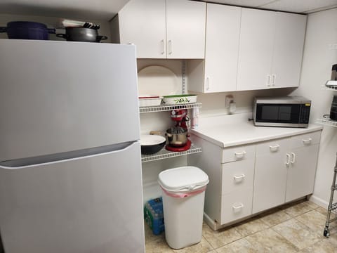 Laundry rm w refrig/freezer, sink & appliances. No stove.