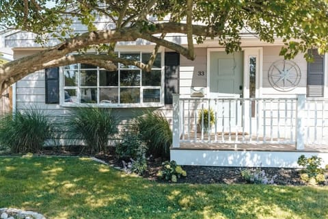 Cozy dead-end street with front porch and fences in back yard