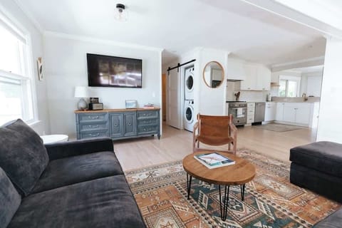 Large TV in the living room || open living kitchen dinning