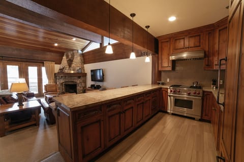 Flooring, Hardwood, Floor, Indoors, Room