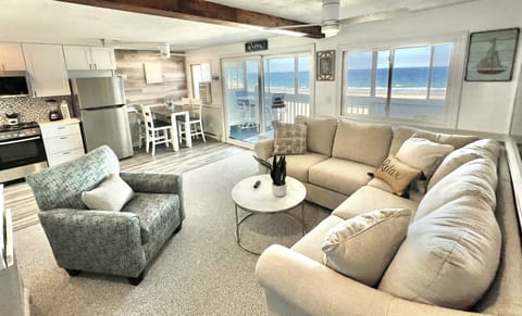 Oceanfront with amazing views,open concept living room/ kitchen