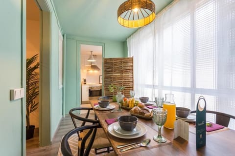 Unit 2: 4 bedrooms +2 bathrooms