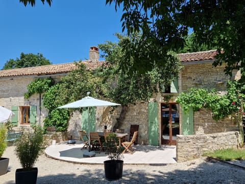Gite 1 Poppies  - Outside patio