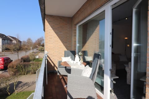 Balcony with seating