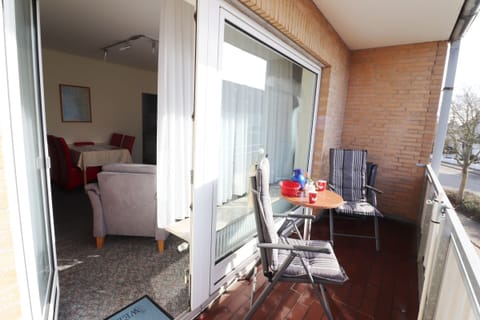 Balcony with seating