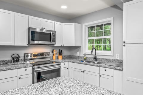 "We enjoyed everything start to finish. Samantha was super helpful" - Amanda L.