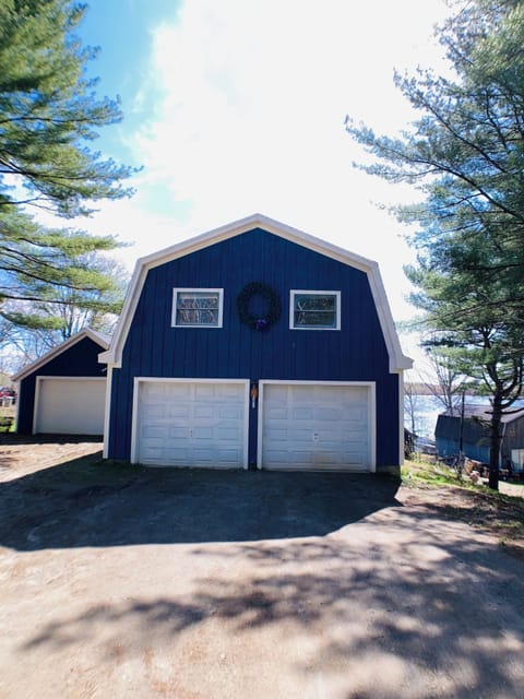 Garage, you will park in the right side