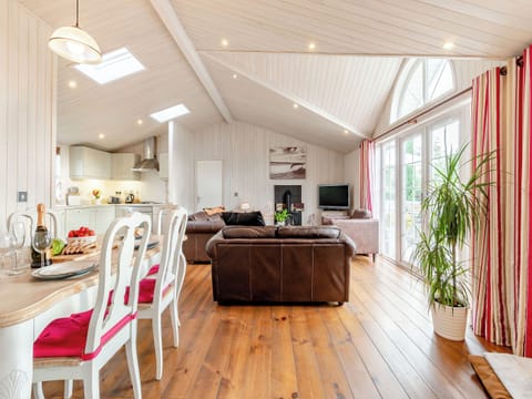 Open plan living space | Beech Tree Lodge, Derby